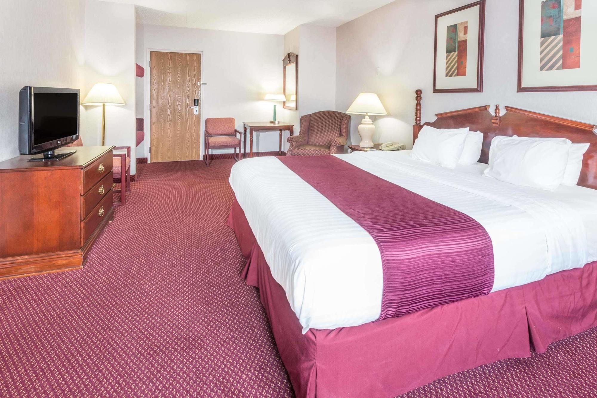 Days Inn By Wyndham Tiffin Zewnętrze zdjęcie