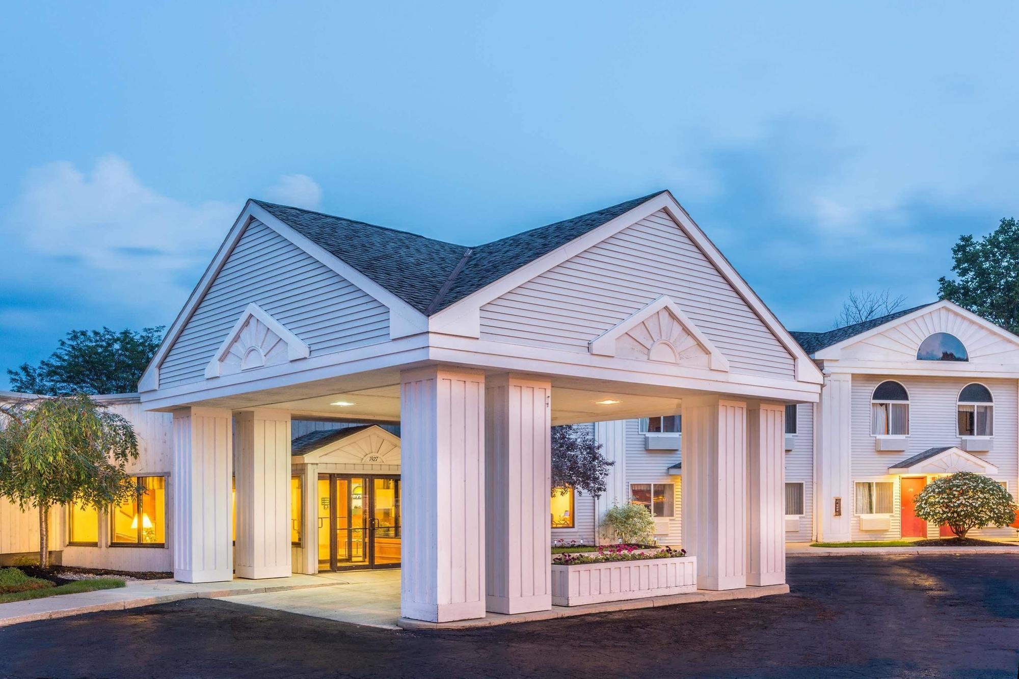 Days Inn By Wyndham Tiffin Zewnętrze zdjęcie